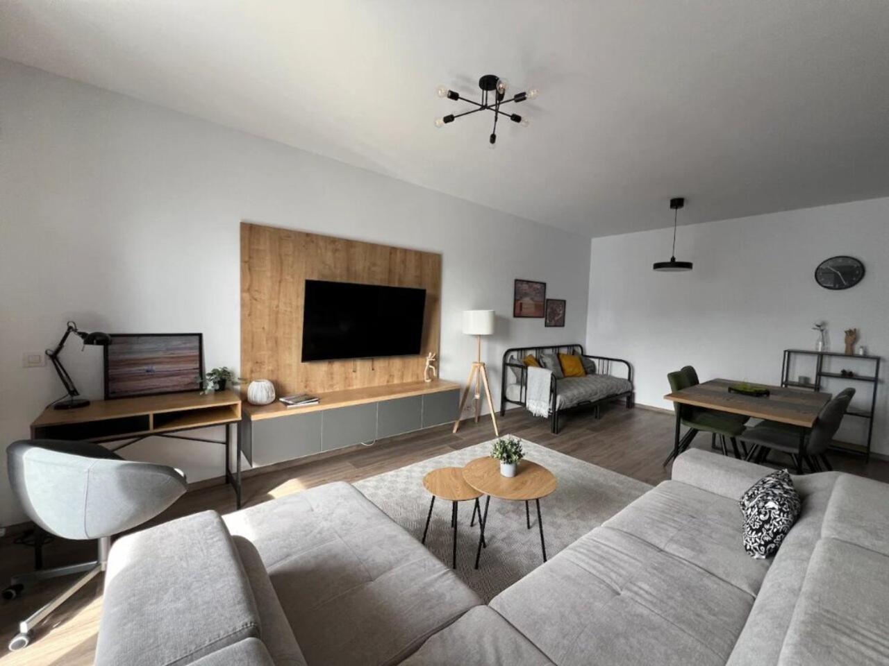 High-Rise Luxury Apartment With Free Parking Bukarest Exterior foto