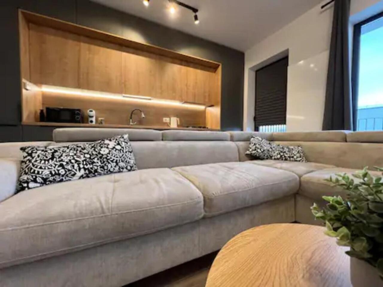 High-Rise Luxury Apartment With Free Parking Bukarest Exterior foto