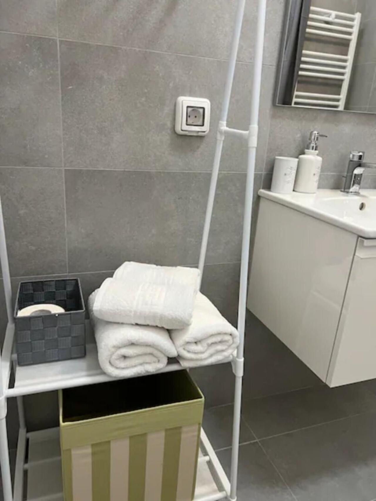 High-Rise Luxury Apartment With Free Parking Bukarest Exterior foto